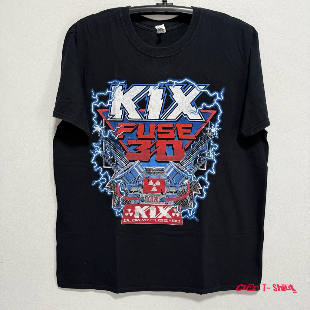 เสื้อวง Kix • Blow My Fuse 3D วงฮาร์ดร็อคเจ้าของเพลง Don’t Close Your Eyes แท้จากกระสอบมือสอง