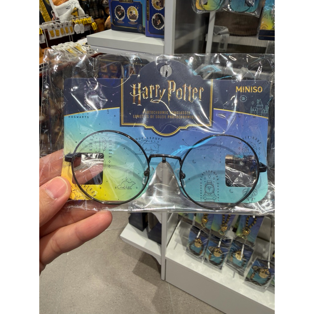 แว่นตากันแดด( เลนส์เปลี่ยนสี)🕶️  harry potter ของแท้จากช๊อป (พร้อมส่งคะ)
