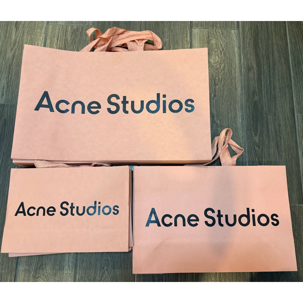ถุงกระดาษ Acne Studios ของแท้จากช้อป