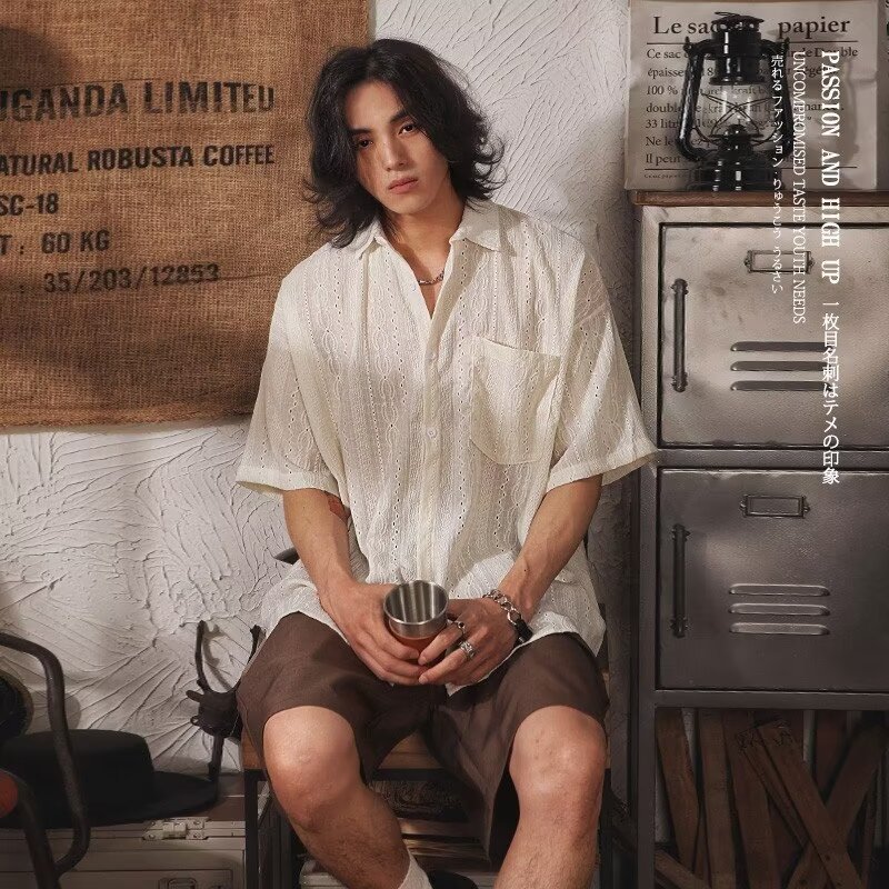 Big Size การออกแบบแกะสลักกลวง เสื้อผู้ชายฤดูร้อนสไตล์เกาหลี สไตล์ฮาวาย เสื้อเชิ้ตแฟชั่นถักแขนสั้น สีทึบสบายๆ