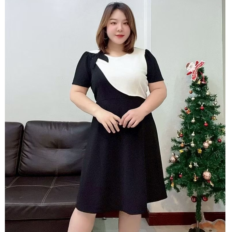 เดรสสาวอวบ ผ้ายืดวูลเวฟ แต่งโบว์ที่บ่ากระโปรงทรงย้วย ฟรีไซส์อกก่อนยืด 42" ยืดได้ถึง 46"เอว 34-46"สะโพก 48-50"ยาว 39”WT
