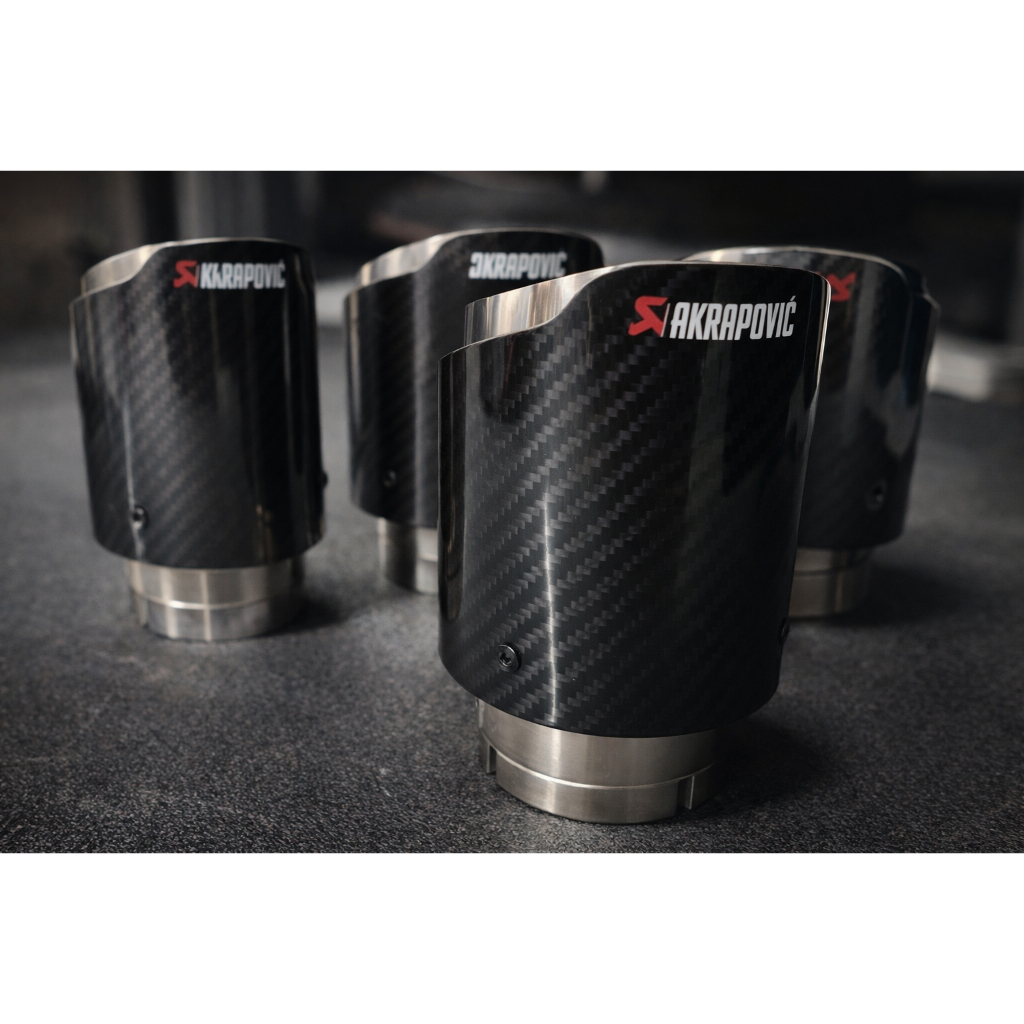 (พร้อมส่ง)ท่อไอเสียรถยนต์ ปลายท่อAKRAPOVIC-ปลายเดียวคาร์บอนหัวเปิด ฝั่งเข้า 2.5นิ้ว ฝั่งออก4 / 4.5 นิ้ว ขนาดยาว 6.5นิ้ว