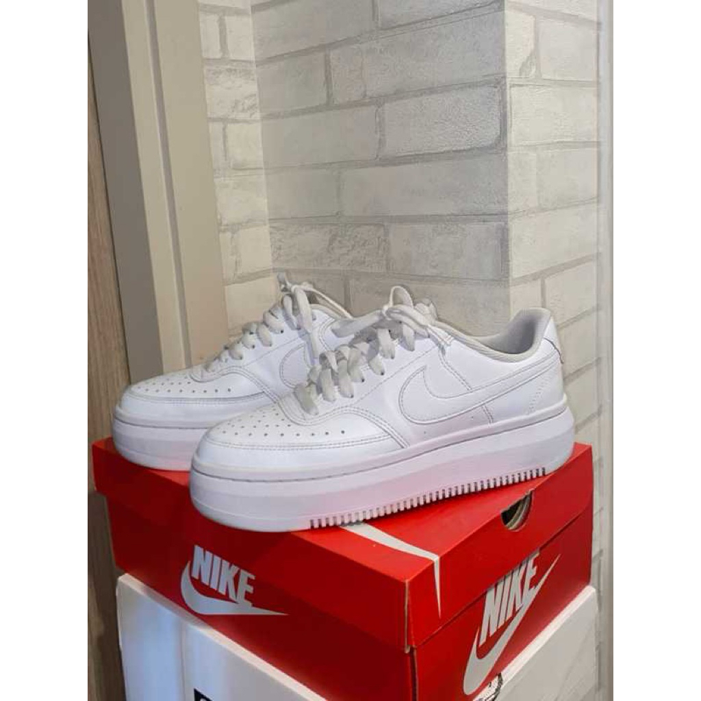 Nike Women's Court Vision Alta มือสอง