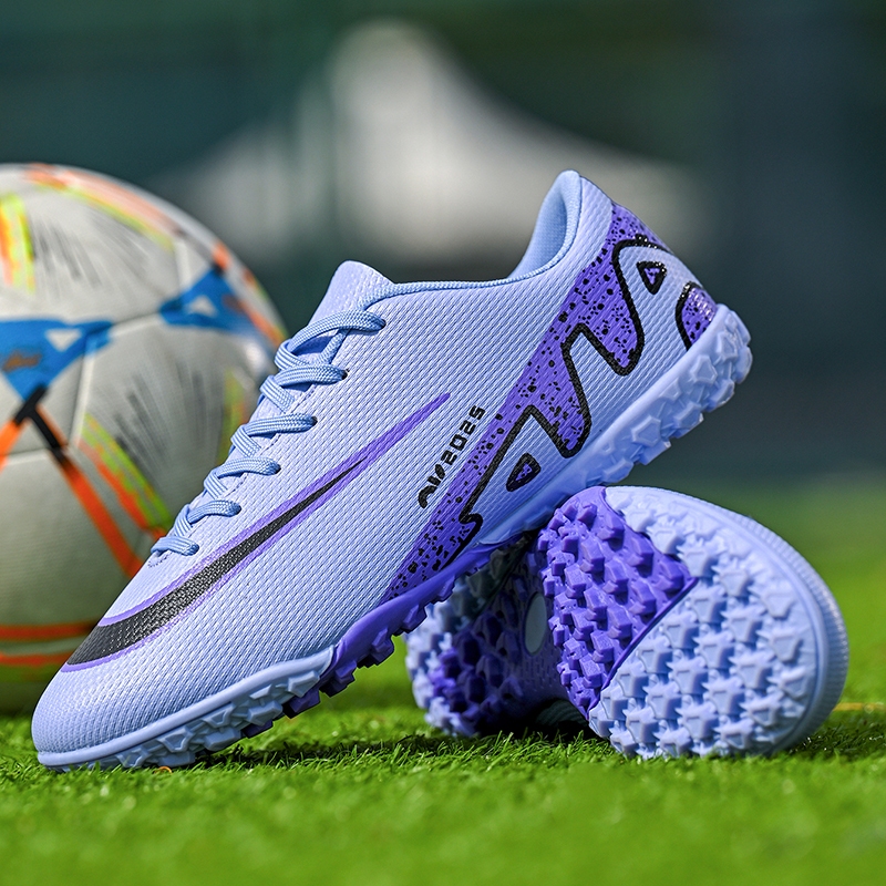 Latest Men's and Women's Football Shoes in 5 Colors and Sizes 35-45