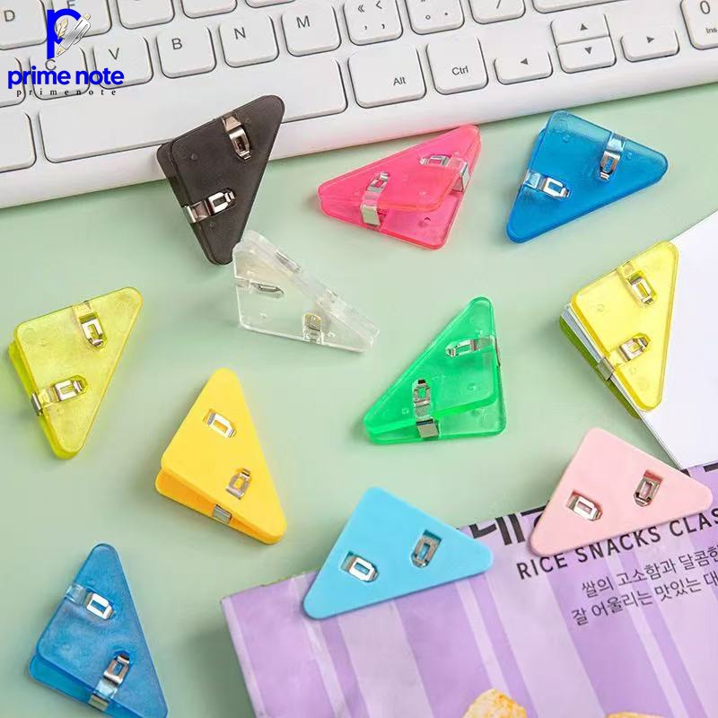 คลิปมุมกระดาษสีสันสดใ  ทรงสามเหลี่ยมน่ารัก สีเยอะมากๆ ที่หนีบมุมกระดาษแบบใหม่ ใช้งานสะดวก กระดาษ เข้ามุม สุ่มสี - รูปที่ 4