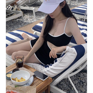 ชดุว่ายน้ำทูพีซสีดำตัดขอบขาวเซ็ต 3ชิ้น มีกระโปรงแยกให้ในเซ็ต…