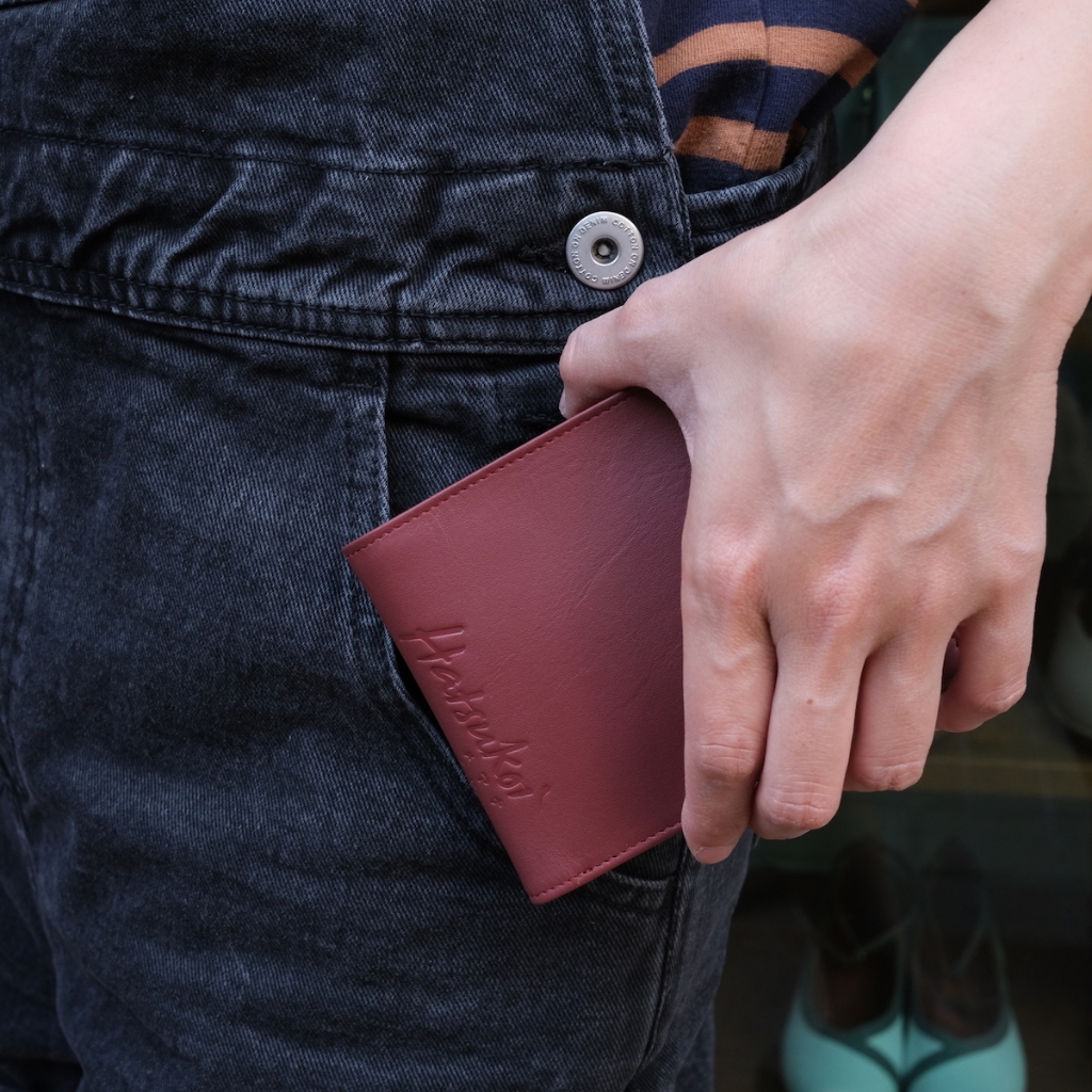 ✨พับสั้นบางเบา มีช่องเหรียญ✨ กระเป๋าสตางค์พับสั้นหนังแท้ รุ่น Tsuyoi (Hatsukoi Leather Wallet)