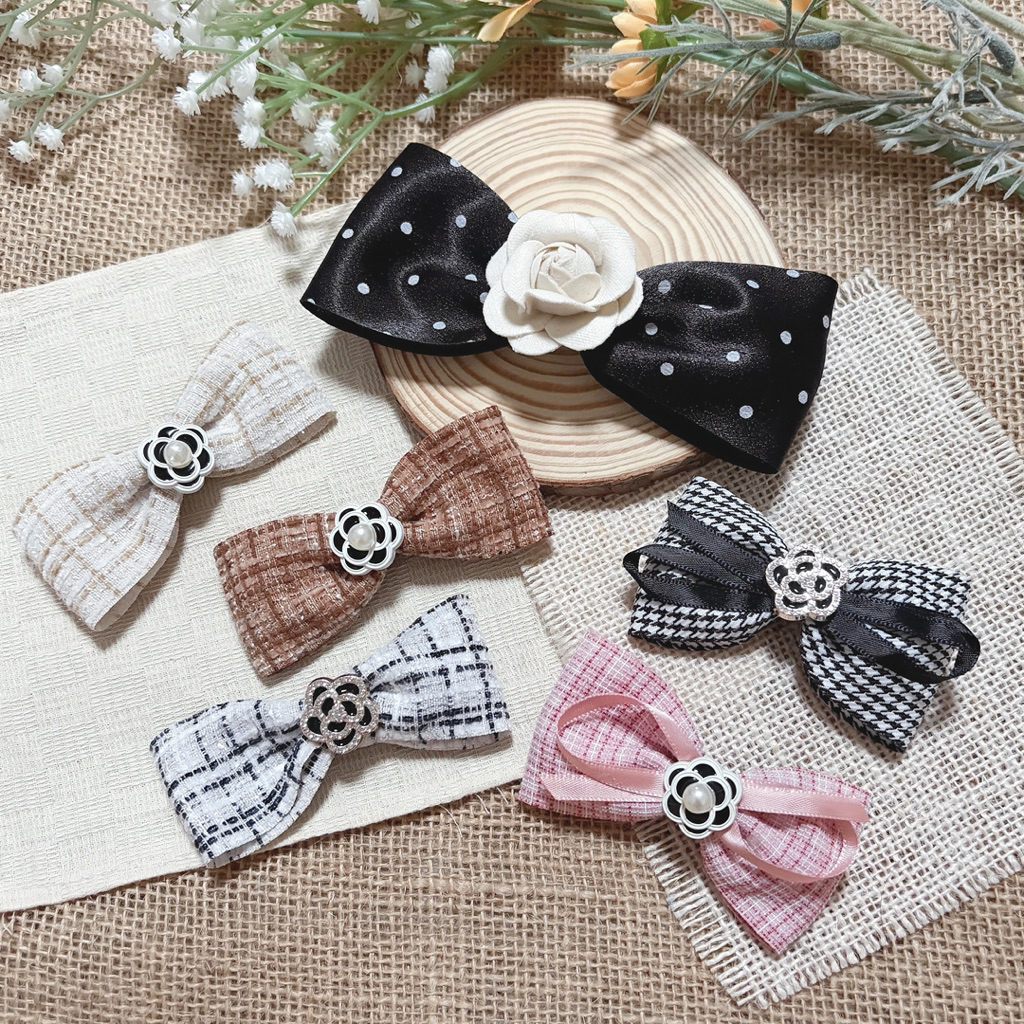 [9.5/15cm] กิ๊บเหล็กปากจระเข้สีดำแต่งโบว์ผ้า&อะคริลิครูปดอกไม้ ราคาต่อ1ชิ้น