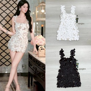 Merjes มินิเดรสสายเดี่ยวดอกไม้แต่งเพชรตรงกลางเป็นดอกไม้ซ่อนก…