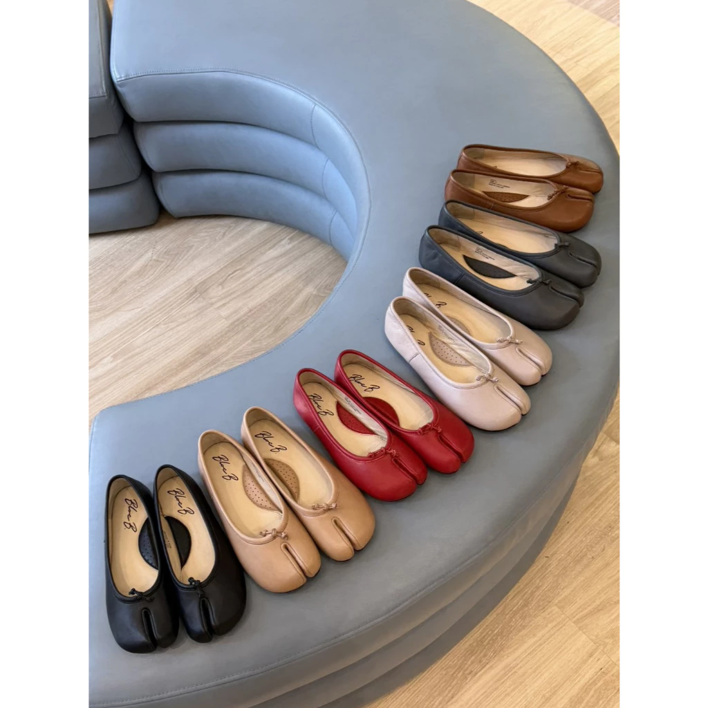 [พร้อมส่ง 2-3วัน] Bloc B. Fari flats รองเท้าบัลเล่ต์ Tabi styleดีไซน์แยกนิ้ว สุดเก๋ หนังแกะฝรั่งเศส หน้าเท้ากว้างใส่สบาย