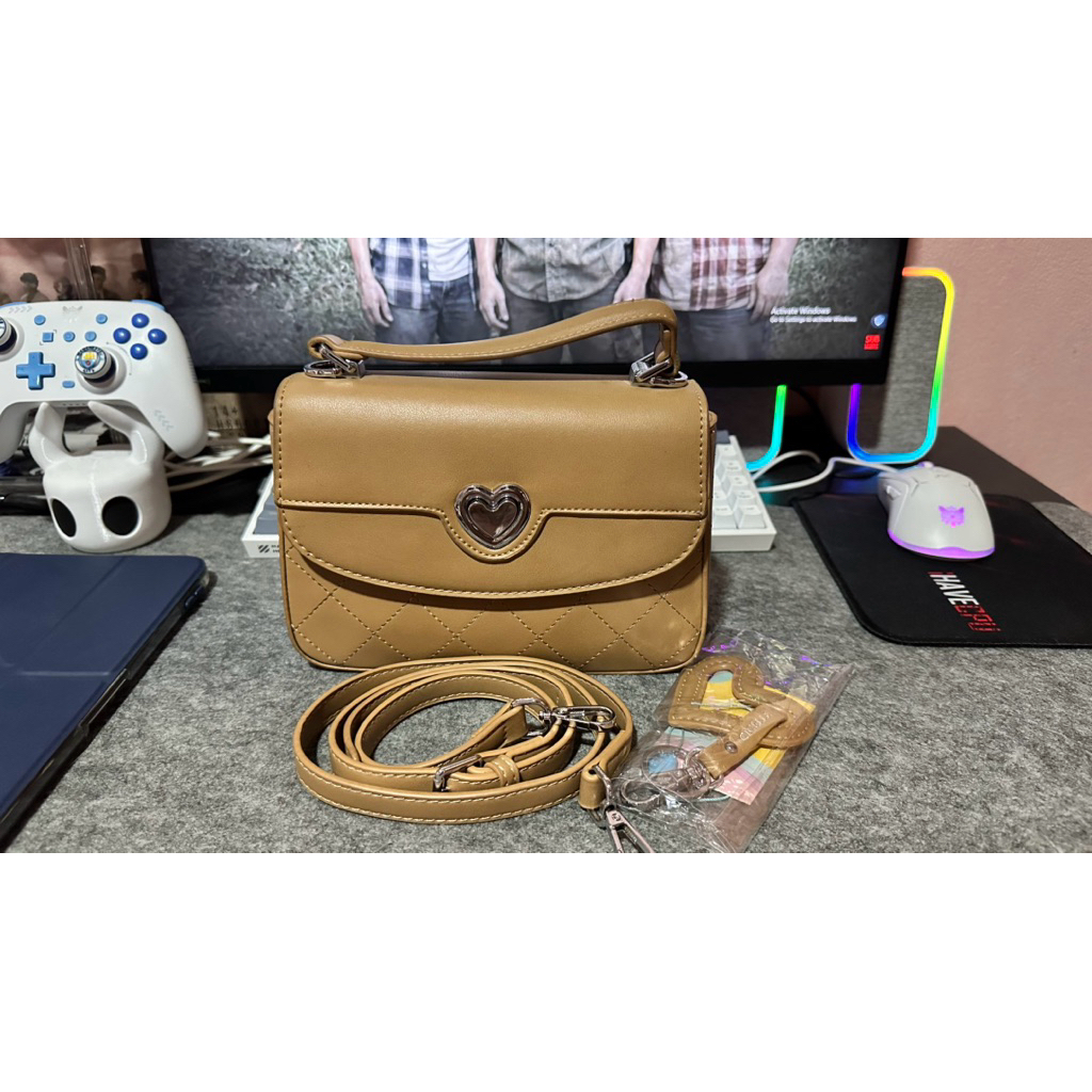 กระเป๋าสะพายข้างclcelleขนาด9นิ้วงานแท้มือสอง