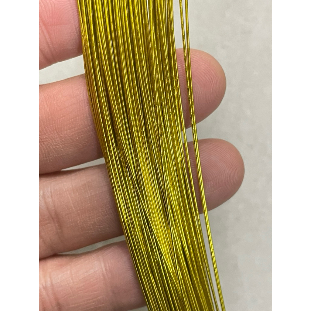 ลวดเส้นเล็ก ใช้สำหรับร้อยพวงมาลัย สีทอง เบอร์ 24 ห่อละ 100 เส้น สีสวย