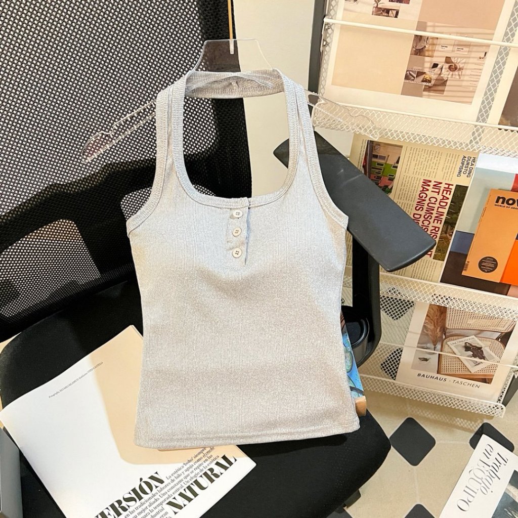เสื้อกล้าม คล้องคอ โชว์หลัง แต่กระดุมหน้า มีบราในตัว ดีไซน์เซ็กซี่เรียบหรู โชว์แผ่นหลังสวย ทรงเข้ารูป ไม่ต้องใส่บราเพิ่ม