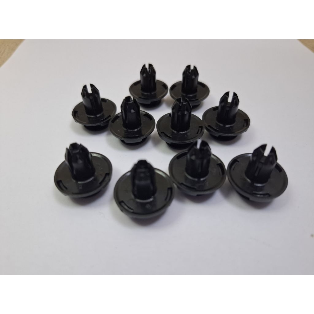 พลาสติกซุ้มล้อ กิ๊ปซุ้มล้อ กิ๊ปยึดซุ้มล้อ NISSAN NP300 MARCH