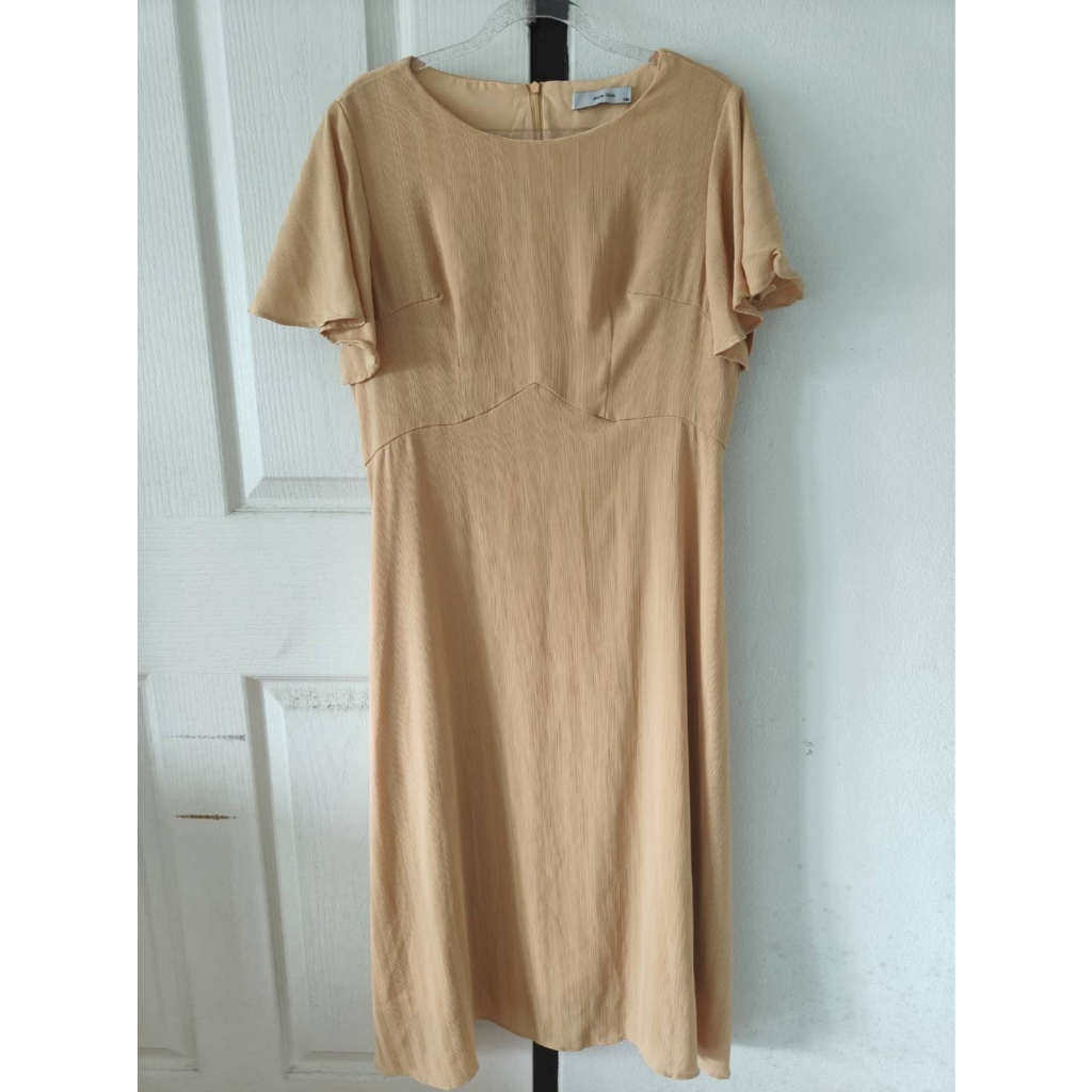JEUNE STYLE 🧡 เดรสยาว สีเหลืองมัสตาร์ด งานซิปหลัง ผ้าลื่น มีน้ำหนัก อก 40 เอว 32