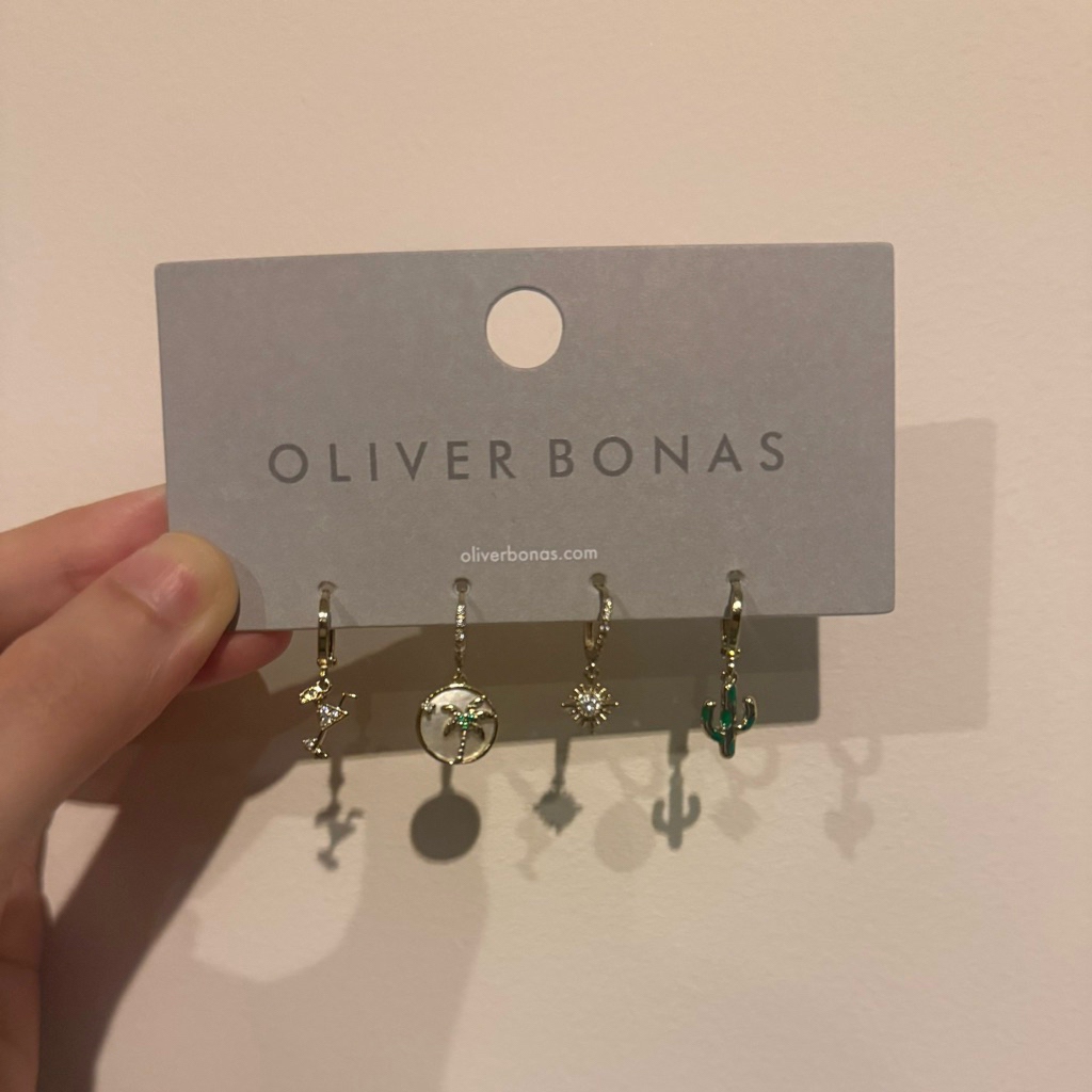 ต่างหูห่วงห้อยจี้น่ารักแนวซัมเมอร์ ยี่ห้อ oliver bonas มือหนึ่งไม่เคยใช้