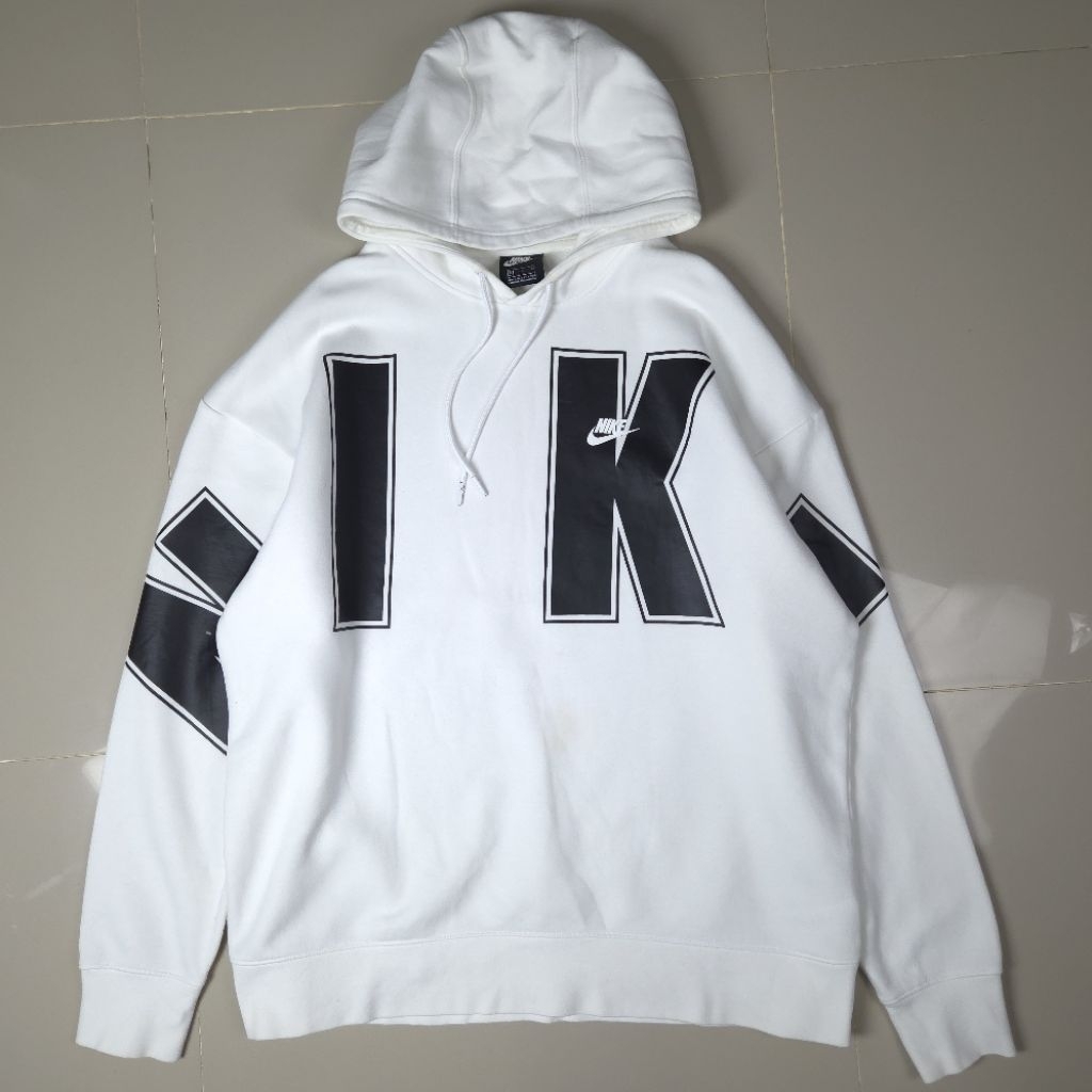 Nike Hoodie มือสองสภาพใหม่