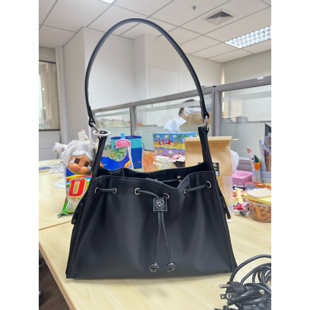 กระเป๋าสะพาย Brand Ponytwentyeight รุ่น Deco Nylon สีดำ