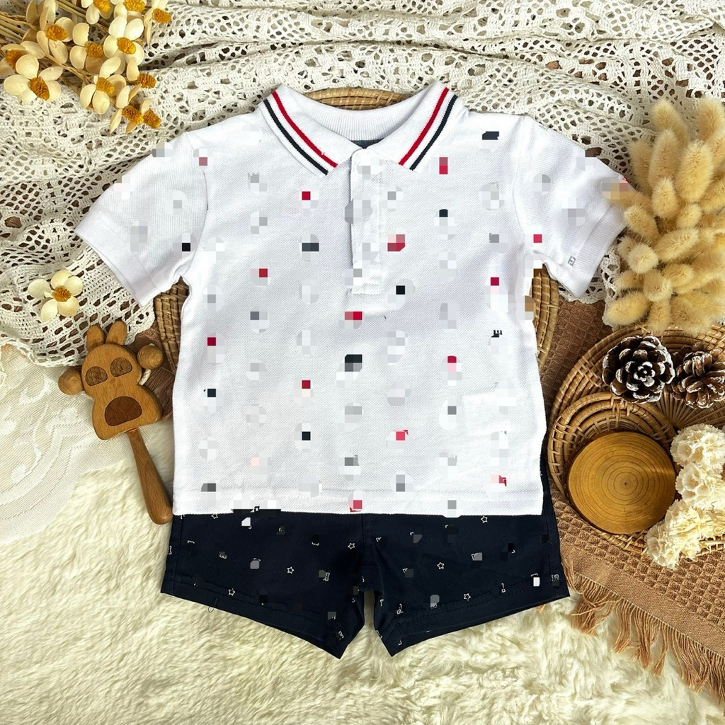 เสื้อเด็ก ชุดเซ็ตออกวาน เสื้อคอปกสีขาวลายพ้อยโลโก้แบรนด์+กางเกงกรมพ้อยโลโก้*S85
