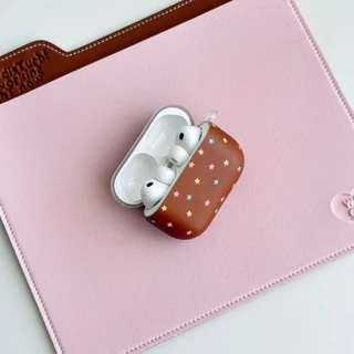amuse stuff-⭐ AirPods Case – Brown Star เคสแอร์พอร์ตซิลิโคนเนื้อด้านพิมพ์ลาย