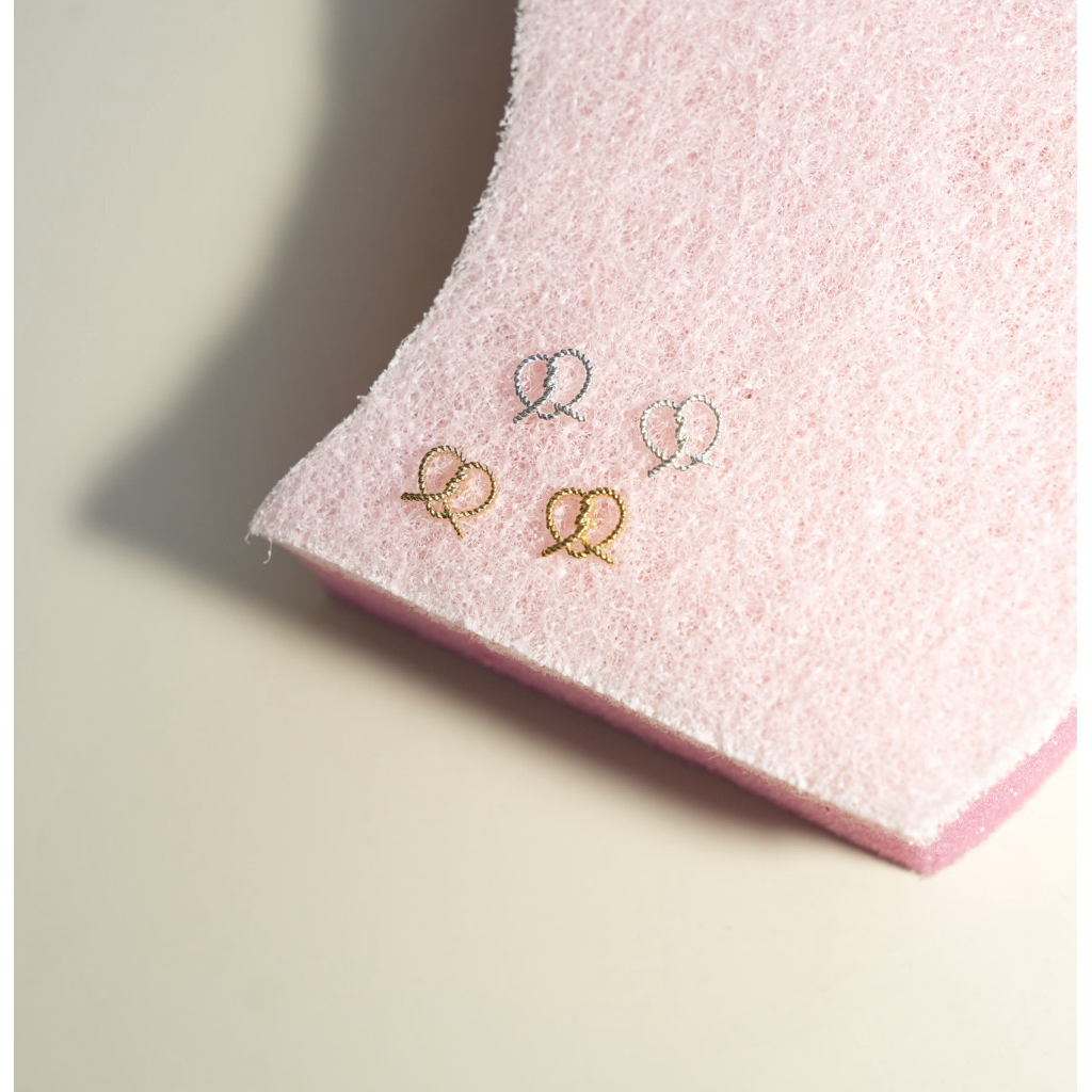 Club 9am - Swirl pretzel earrings (gold/silver) ต่างหู ต่างหูขนมปัง