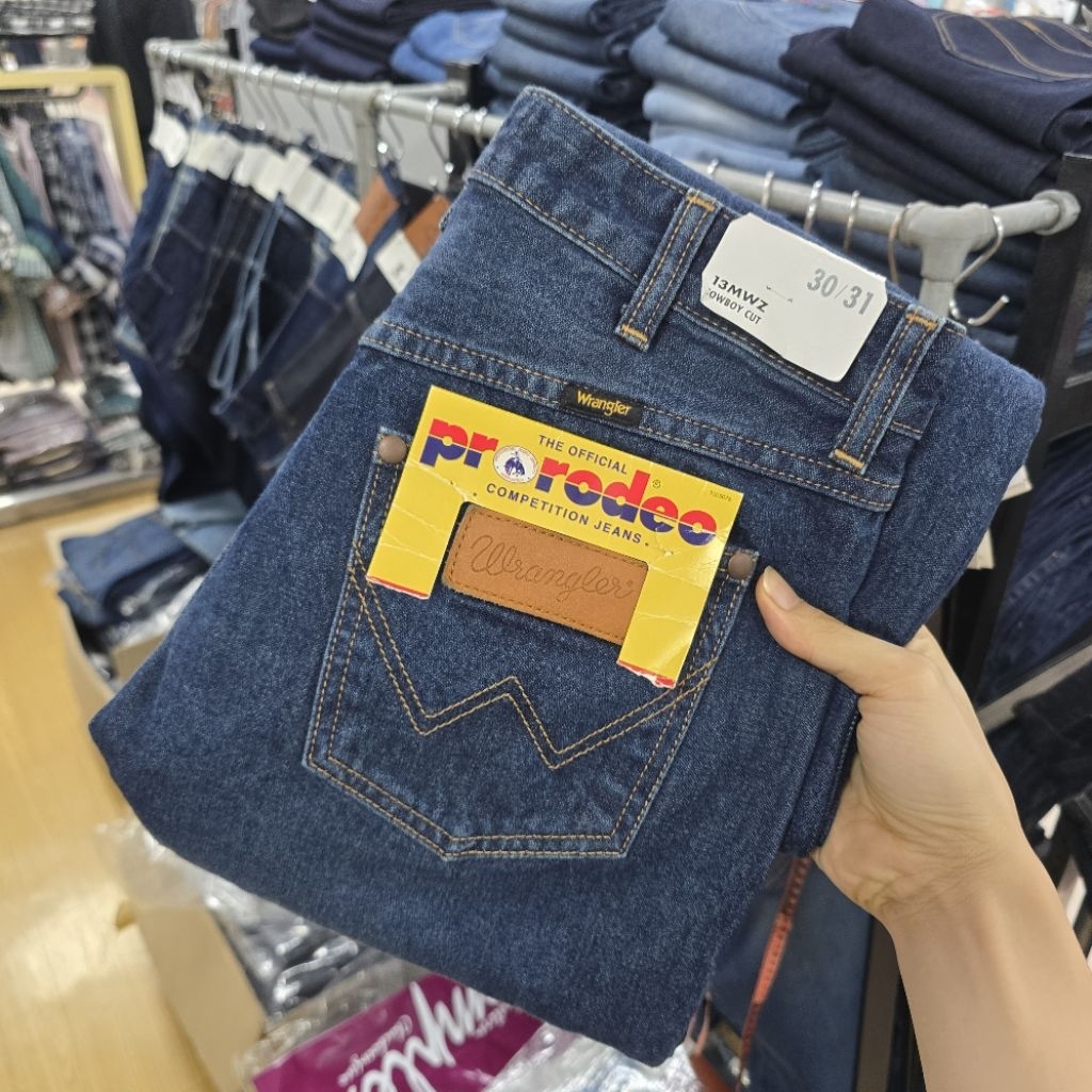 กางเกงยีนส์ Wrangler ผู้ชาย ทรงกระบอกตรง(13MWZ) ผ้าไม่ยืด สียีนส์บลู รุ่น[MWZN27]