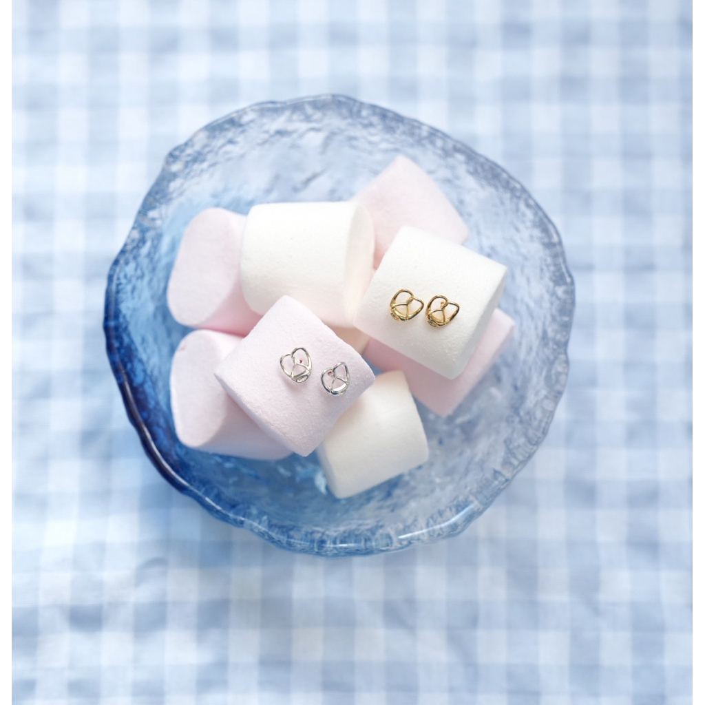 Club 9am - Yummy pretzel earrings (gold/silver) ต่างหู ต่างหูขนมปัง