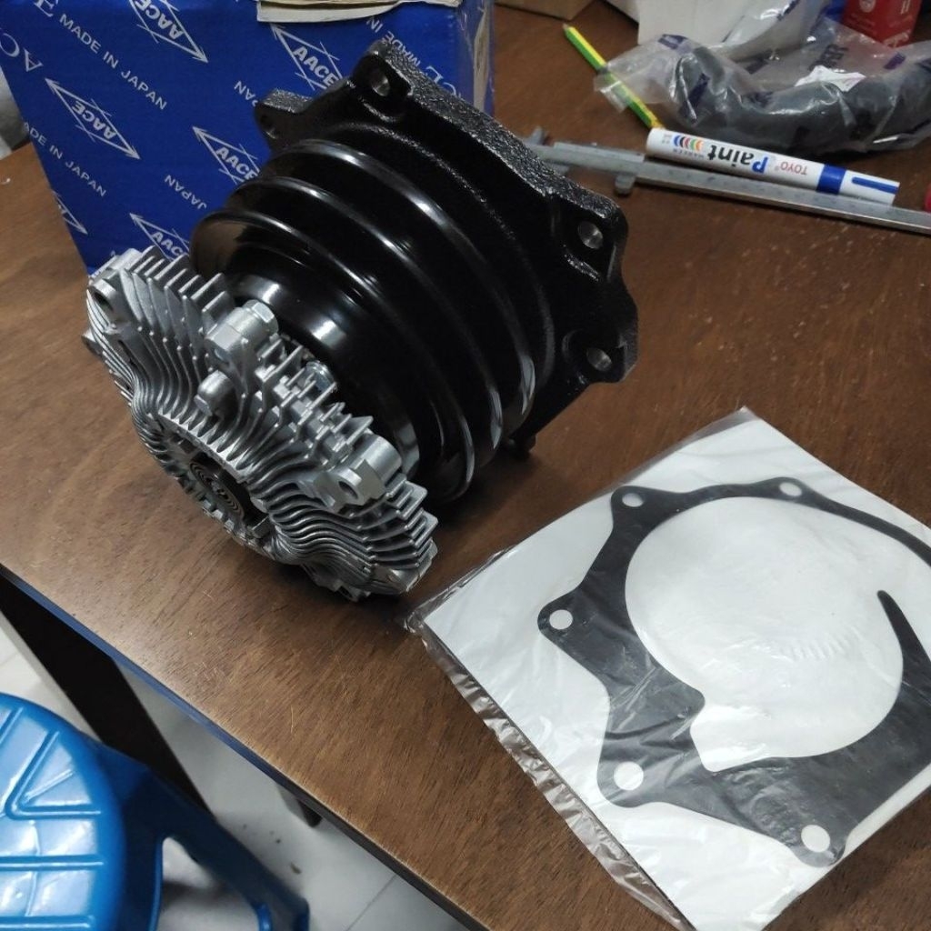 ปั๊มน้ำ Nissan Big-M ฝาแดง (BD25-TD25-TD27) ยี่ห้อ ACE ญี่ปุ่นแท้