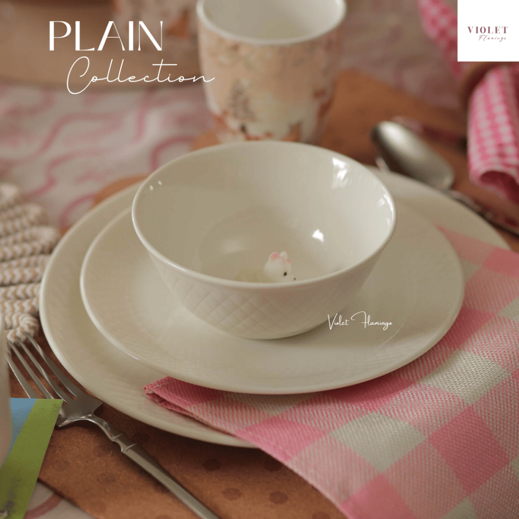 Violet Flamingo ชุดจานชามเซรามิคสีขาวครีมอบอุ่น Plain Collection ลายตาข่าย (Quilted Pattern) เนื้อละเอียด ดีไซน์มินิมอล