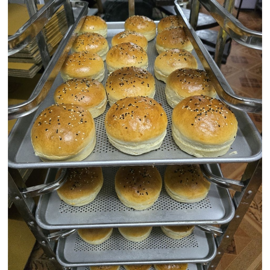 ขนมปังเบอร์เกอร์โฮมเมด burger buns ขนาด 10 cm.ราคาส่ง