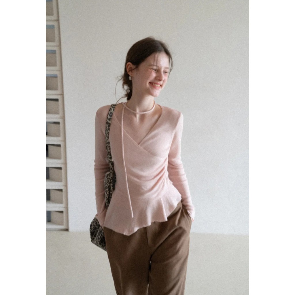 [พรีออเดอร์] EGGKA : V-Neck Ruched Peplum Wrap Top