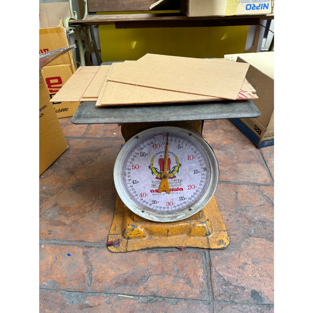 เศษแผ่นอะคริลิค ชั่งกิโล ขนาดไม่เกิน 25 x 25 cm คละขนาด