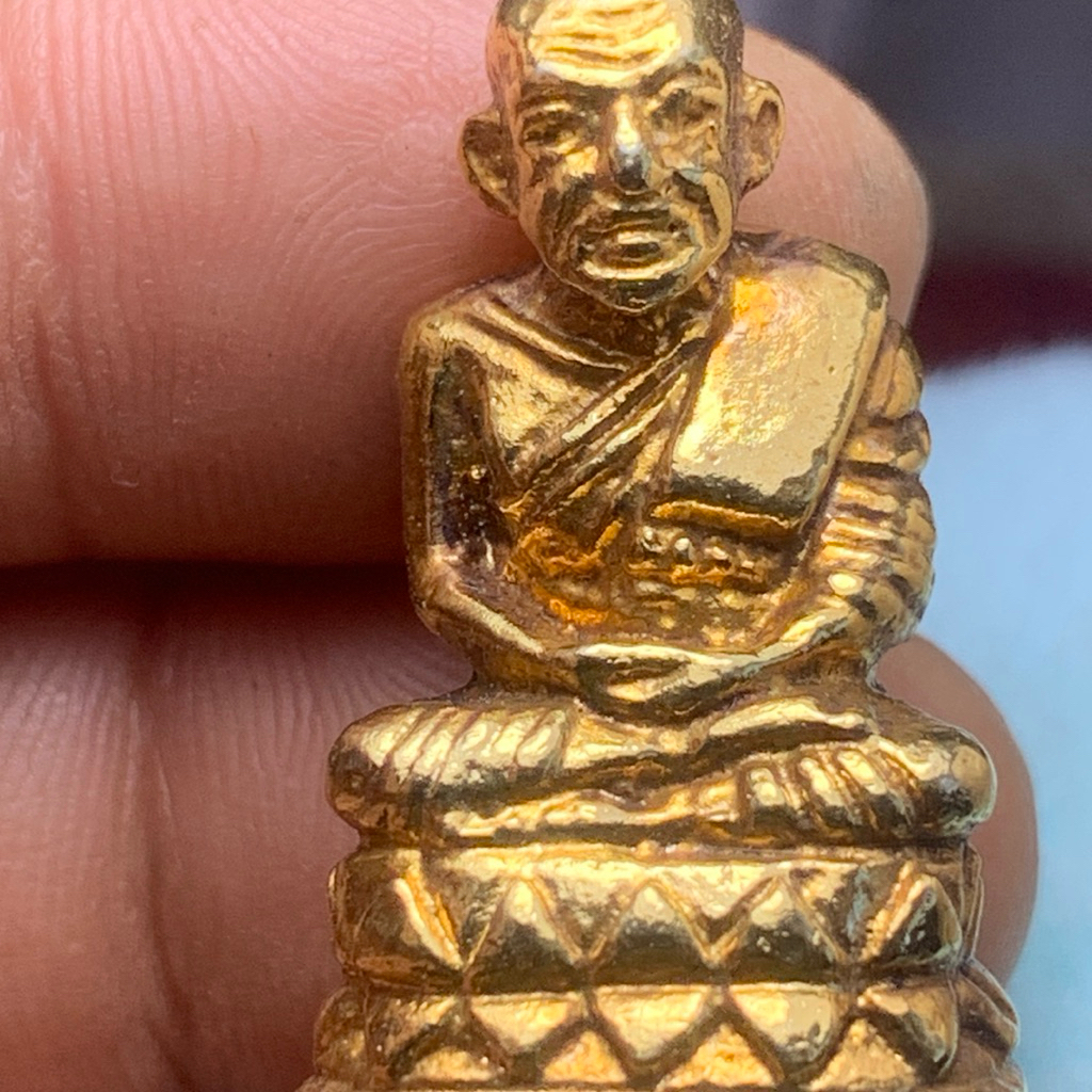 หลวงปู่ทวดบัวรอบ เนื้อกะไหล่ทอง วัดช้างไห้ - รูปที่ 5