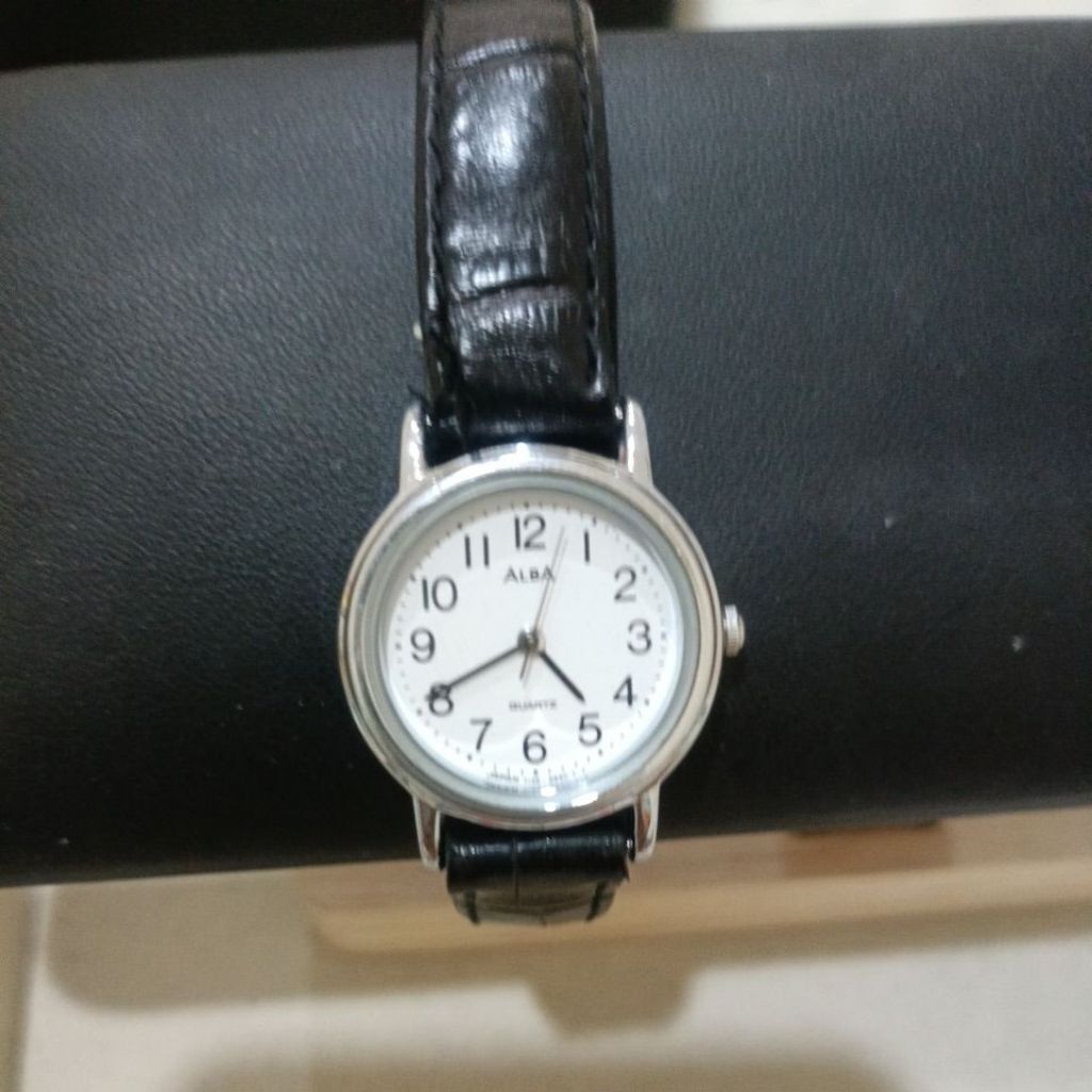 (นาฬิกามือสอง)นาฬิกาข้อมืองานแบรนด์ alba ของผู้หญิงตัวเรือนเล็ก