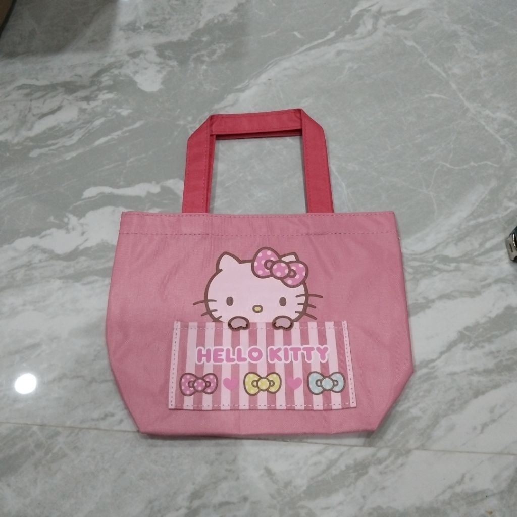 กระเป๋าขนาดเล็ก ลาย Hello Kitty หรือกระเป๋าถือสำหรับใส่ของใช้ในชีวิตประจำวัน