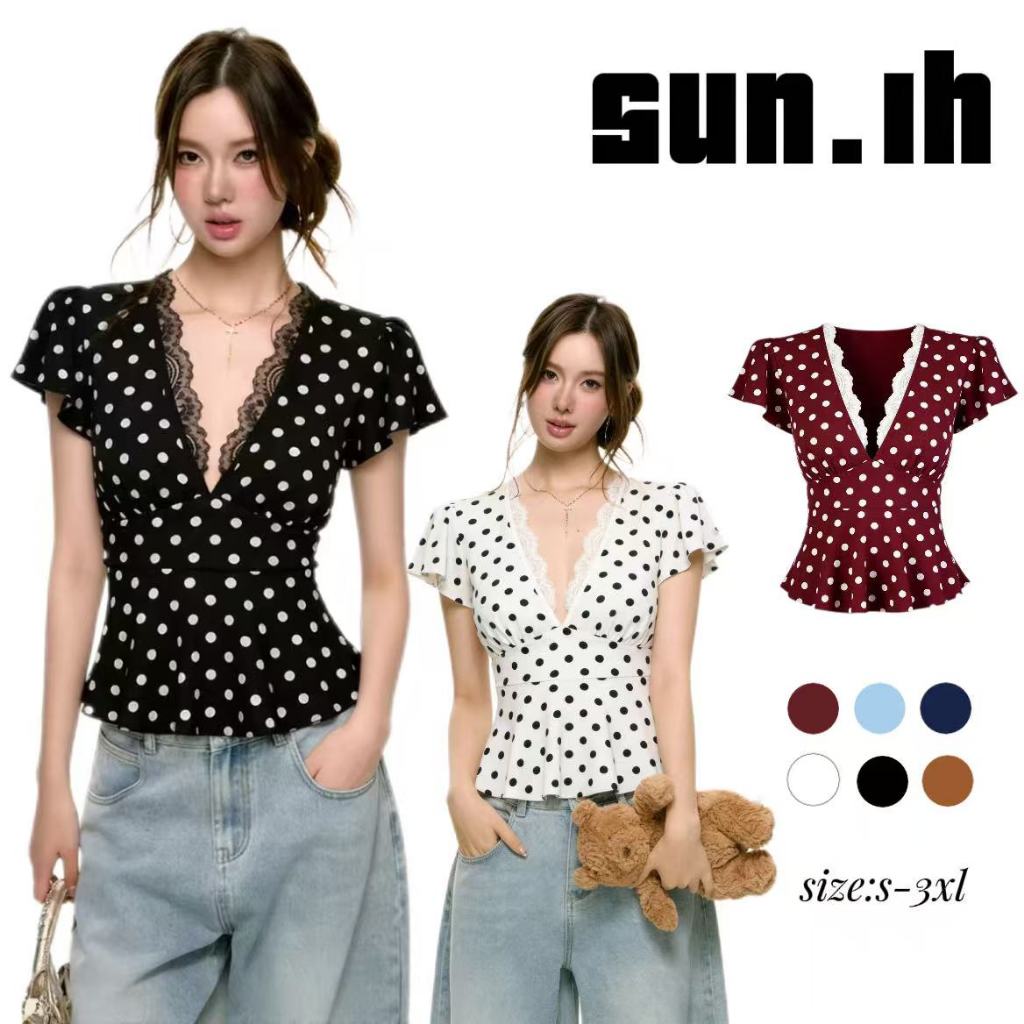 SUN🛍️พร้อมส่ง🛍️เสื้อยืดแขนสั้นคอวีลายจุดสีดำลูกไม้สไตล์หวานอมเปรี้ยวสำหรับผู้หญิง สไตล์ใหม่รับซัมเมอร์ ทรงเข้ารูป สั้น ใ