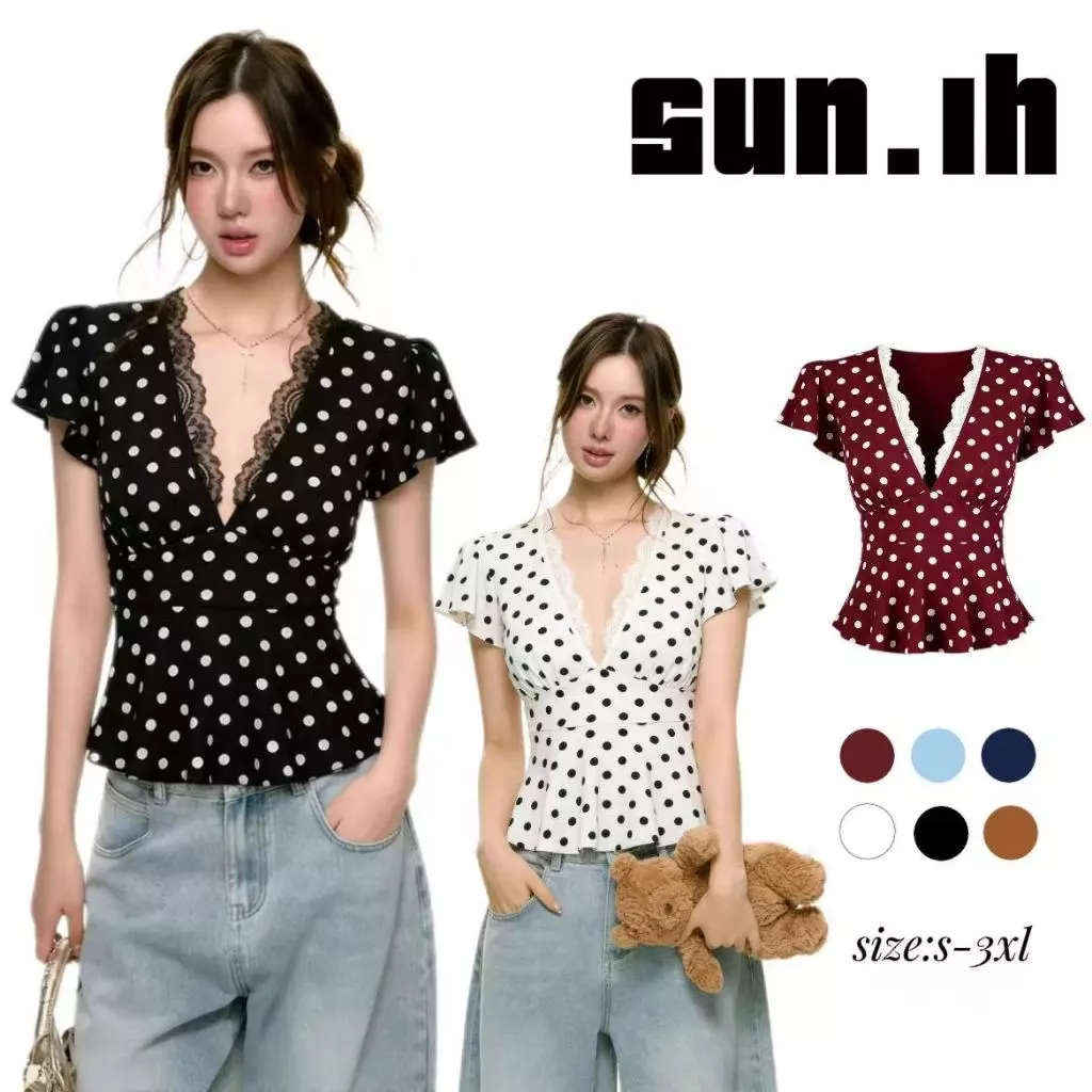 SUN🛍️พร้อมส่ง🛍️เสื้อยืดแขนสั้นคอวีลายจุดสีดำลูกไม้สไตล์หวานอมเปรี้ยวสำหรับผู้หญิง สไตล์ใหม่รับซัมเมอร์ ทรงเข้ารูป สั้น ใ