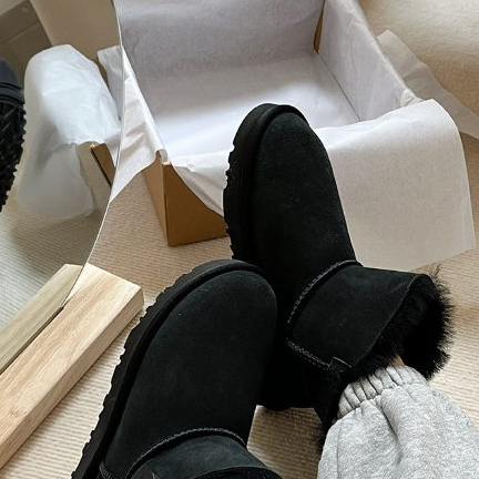 UGG🇭🇰 Classic Wooden Button Snow Boots รองเท้าบูทหิมะกระดุมไม้ - รูปที่ 2