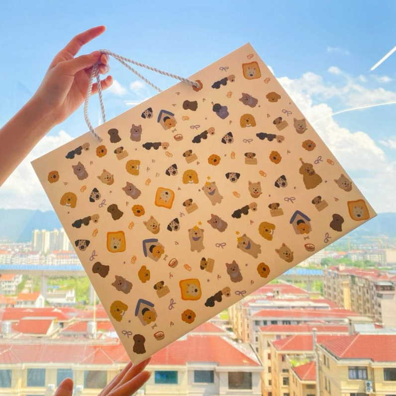 [พร้อมส่ง] ถุงกระดาษลายน้องหมา 3 ขนาด มีหูหิ้ว ถุงใส่ของชำร่วยงานแต่งงาน วันเกิด ของขวัญปีใหม่ ราคา ถูกที่สุด ดีลบีเคเค แกลเลอรีภาพที่ 2