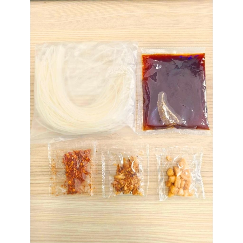 ราชาอุบล  ผัดไทยเส้นเล็ก พร้อมซอสปรุงสำเร็จ  (เผ็ด)  มียออุบลฯอบกรอบ หอมเจียวใหม่ทุกวัน เติมความเผ็ดแซ่บ พริกคั่วป่น - รูปที่ 2