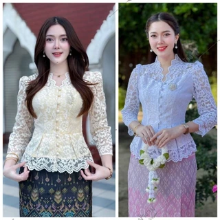 เสื้อลูกไม้คอระบายกระดุมหน้าแต่งระบายล่าง