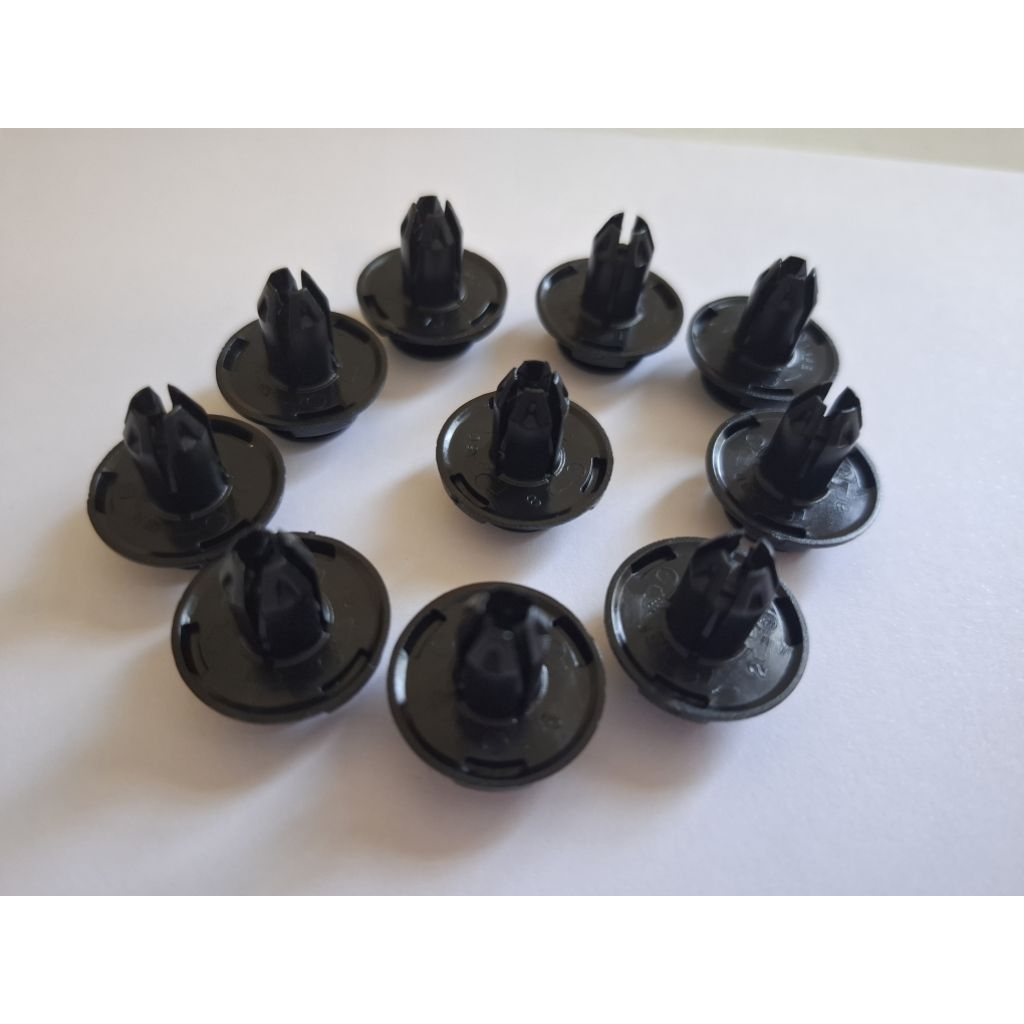 กิ๊บ พลาสติกซุ้มล้อ กิ๊ปซุ้มล้อ กิ๊ปยึดซุ้มล้อ NISSAN NP300 MARCH