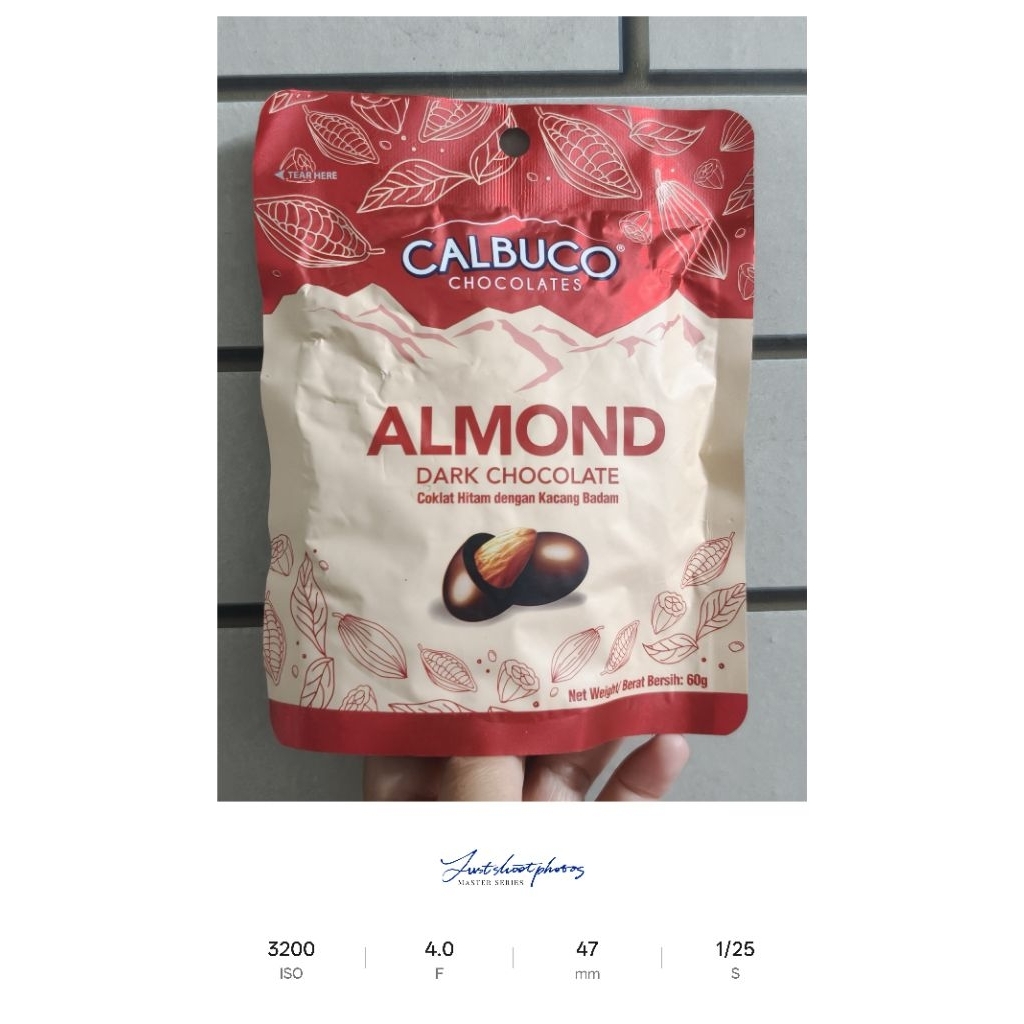 ALMOND DARK CHOCOLATE อัลมอนด์ ดาร์กช็อกโกแลต  ขนาด 60 กรัม