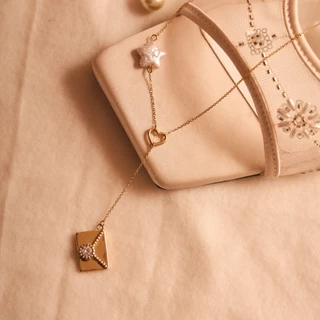 earika.earrings - Starry Love Note Necklace สร้อยคอยาวซองจดหมายไข่มุก วัสดุสแตนเลส stainless steel เหมาะสำหรับคนแพ้ง่าย