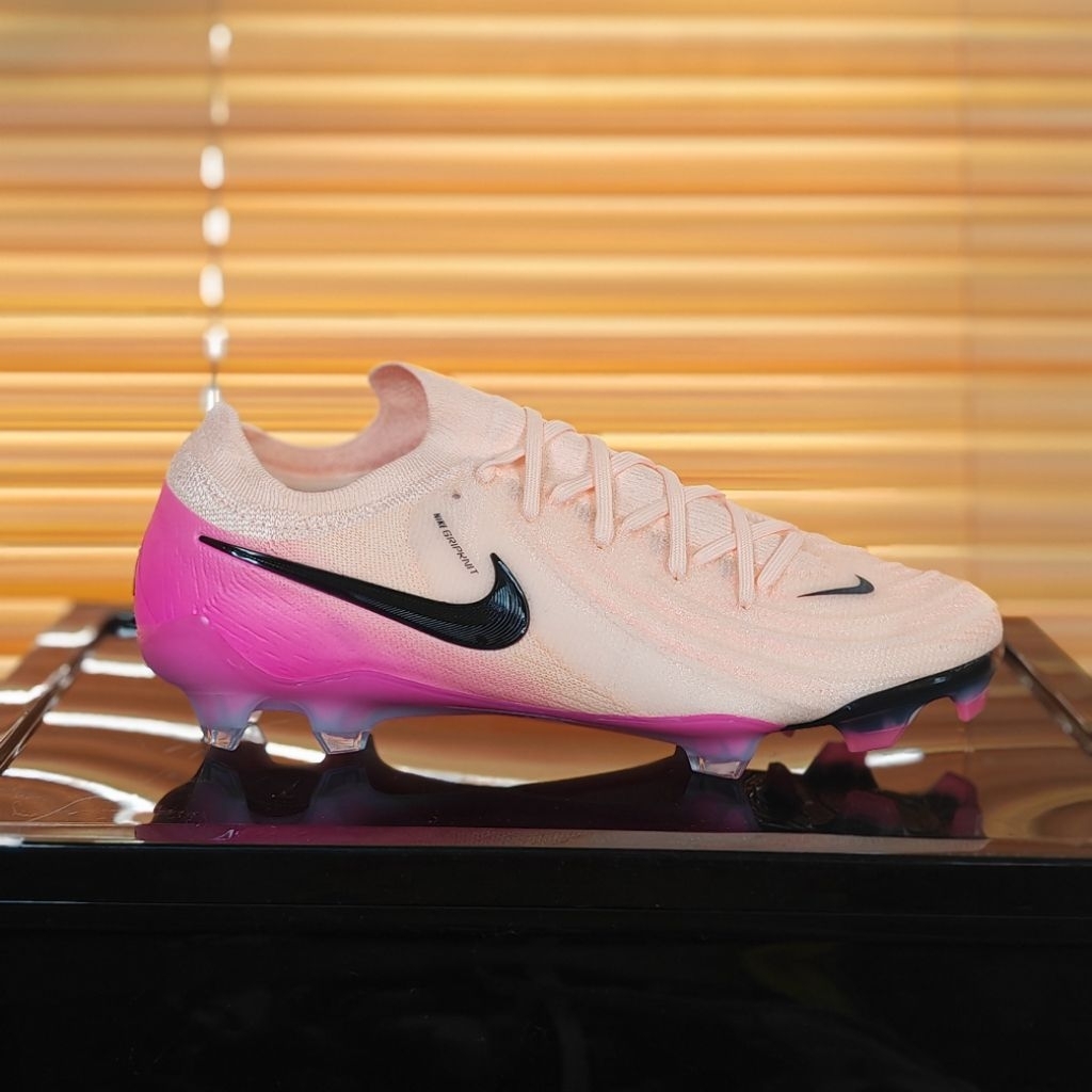 · รองเท้าฟุตบอล NIKE PHANTOM GX2 ELITE FG ·