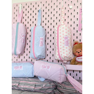 กระเป๋าใส่เครื่องสำอางค์ / กระเป๋าใส่ดินสอและของจิปาถะ hihibye fluffy pouch bag (ใบกลาง)