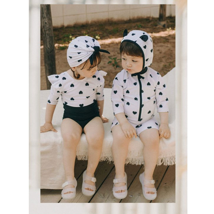 NT-199  🐼ชุดว่ายน้ำเด็กดีไซน์น่ารักเกินต้าน 💦 💖 ลายหัวใจขาวดำ มาพร้อมหมวกสุดคิ้ว ใส่ได้ทั้งเด็กผู้หญิง & เด็กผู้ชาย 👧👦