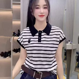 เสื้อโปโลคอปกทรงหลวมทันสมัย ​​ดูอ่อนเยาว์ และช่วยให้ดูผอมเพรียว ดีไซน์ลายทางแบบแพทช์เวิร์ค เหมาะสำหรับคุณแม่