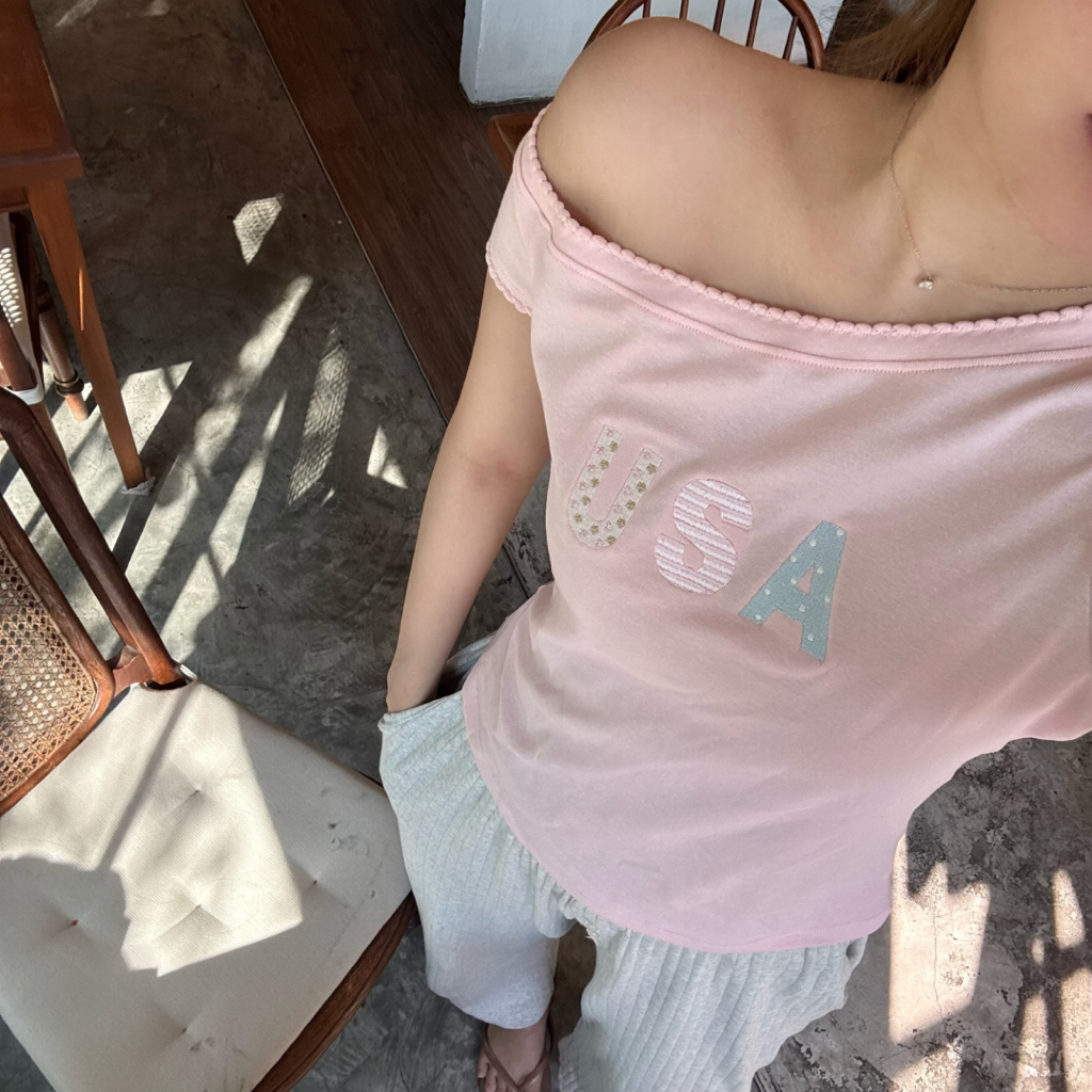 Milky Shoulder Top เสื้อปาดไหล่ งานปักผ้าร่องยืด