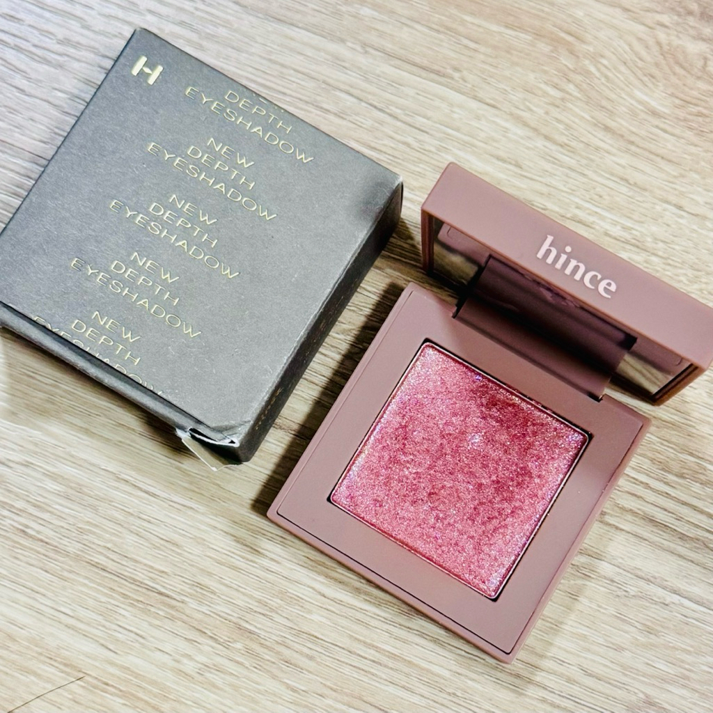 [พร้อมส่ง] ส่งต่อ hince New Depth Eyeshadow - สี SG001 Be My Allure สีชมพู ประกายชิมเมอร์(สภาพ 85%) 
